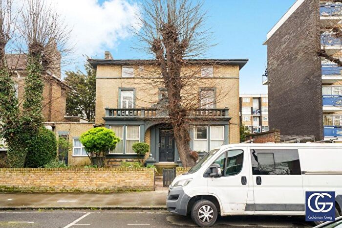 2 Bedroom Apartment To Rent In Parkholme Road, Hackney, London, E8