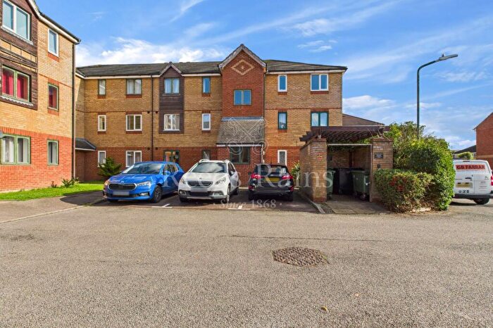 2 Bedroom Apartment For Sale In Salmon Road, Dartford, Kent, DA1