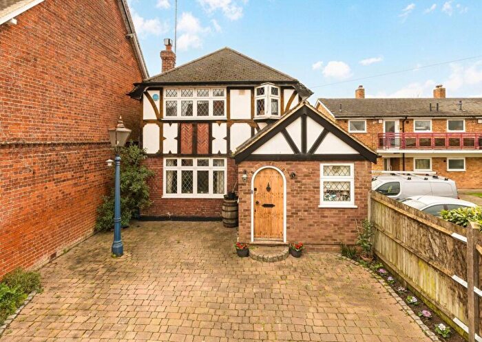 4 Bedroom Detached House For Sale In Elm Road, Chessington, KT9