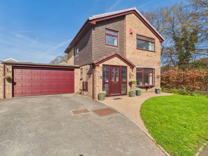 4 Bedroom Link Detached House For Sale In Sycamore Drive, Whitby, Ellesmere Port, Cheshire, CH66