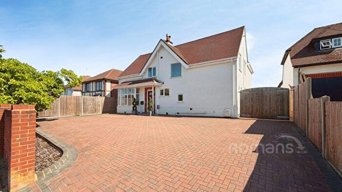 4 Bedroom Detached House For Sale In Cranmore Lane, Aldershot, Hampshire, GU11