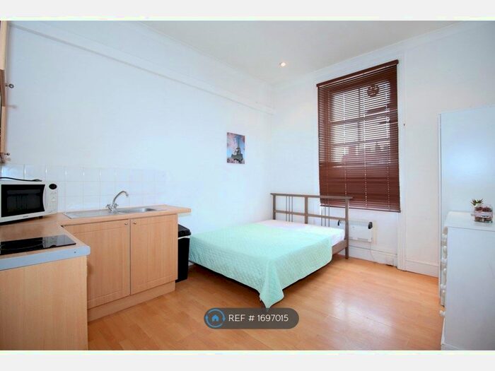 Studio To Rent In Earls Court, London, SW5