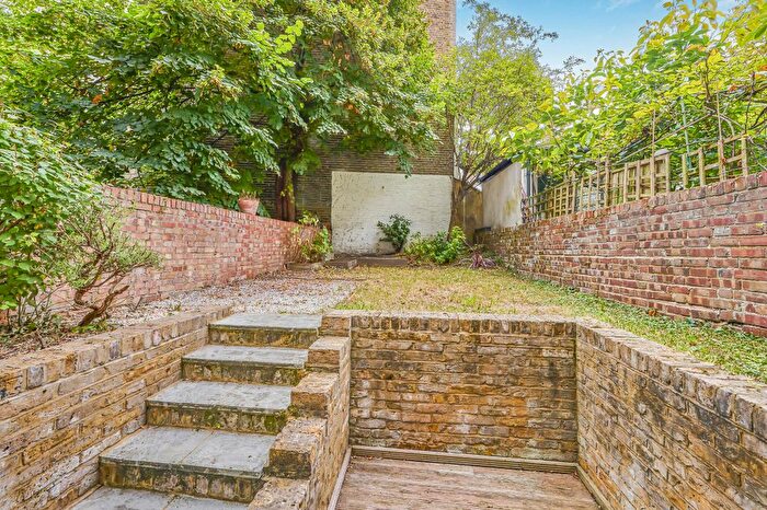 2 Bedroom Flat For Sale In Finborough Road, London, SW10