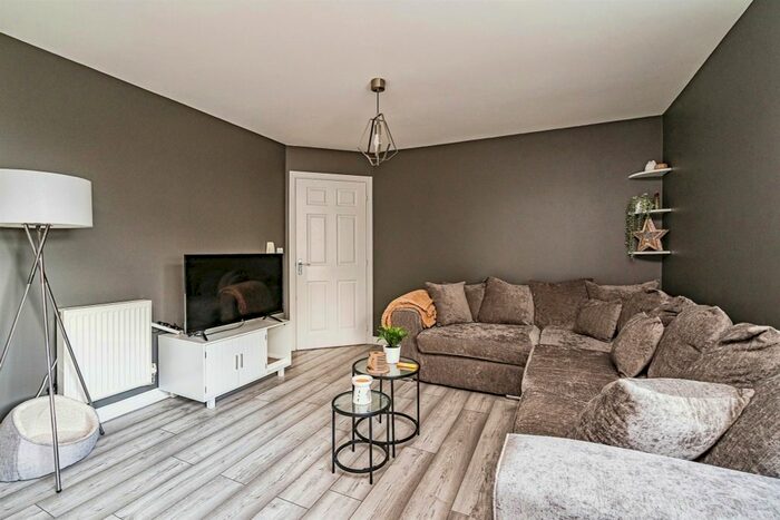 2 Bedroom Flat For Sale In Goodrich Mews, Dudley, DY3