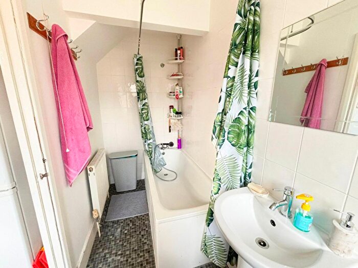 2 Bedroom Detached House To Rent In Comyns Road, Dagenham, RM9