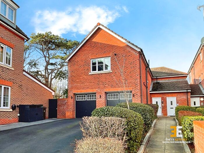 2 Bedroom Flat For Sale In Lon Pedr, Llanrhos, LL30