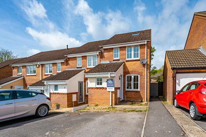 3 Bedroom End Of Terrace House For Sale In Flint Close, Southampton, Hampshire, SO19