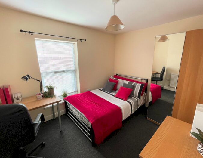 6 Bedroom House To Rent In Cross Street, Lincoln, Lincoln, LN5