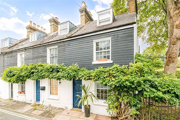 3 Bedroom Terraced House For Sale In Wades Lane, Teddington, TW11