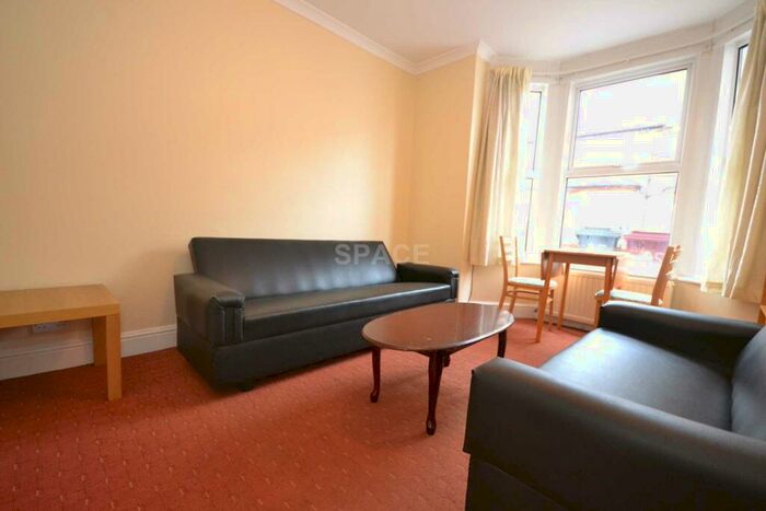 4 Bedroom Terraced House To Rent In St Edwards Road, Reading, Berkshire, RG6