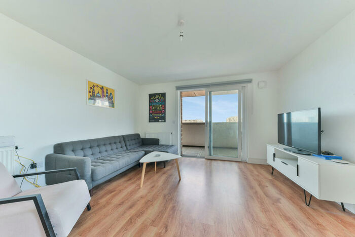 3 Bedroom Apartment To Rent In Abbeville Apartments, Barking Barking, IG11