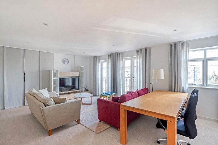 2 Bedroom Flat To Rent In South Audley Street, Mayfair, London, W1K