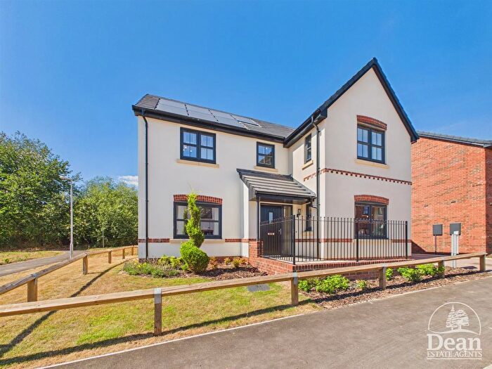 4 Bedroom Detached House For Sale In Manor Grove, Lydney, GL15