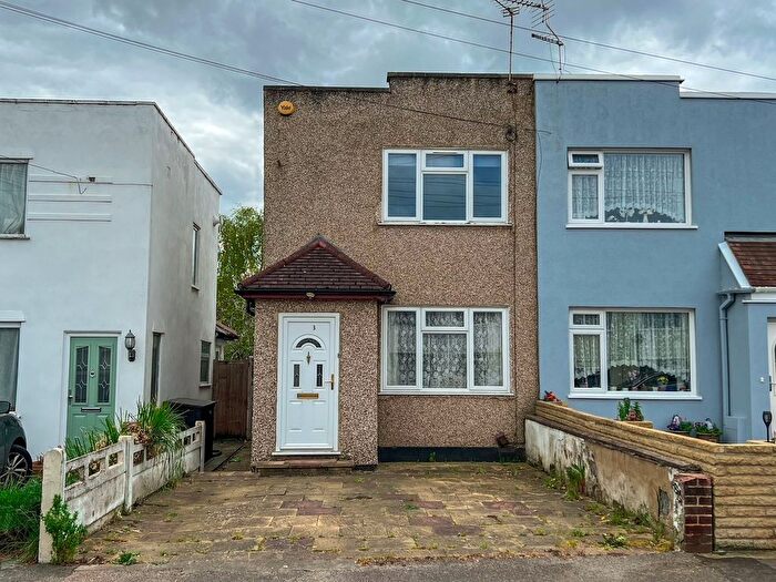 2 Bedroom End Terrace House For Sale In Eastcote Avenue, West Molesey, KT8