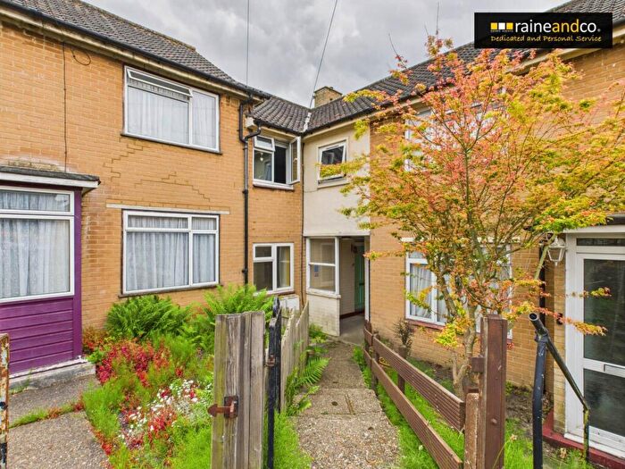 2 Bedroom Maisonette For Sale In Fetherstone Close, Potters Bar, EN6