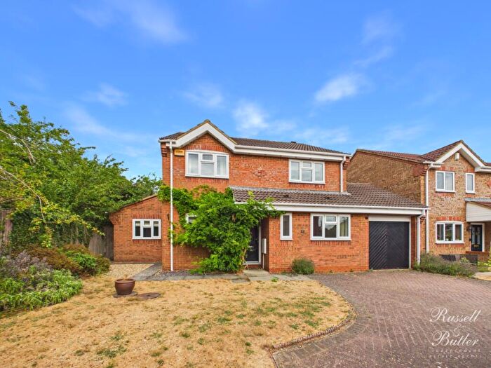 4 Bedroom Detached House For Sale In Watlow Gardens, Buckingham, MK18