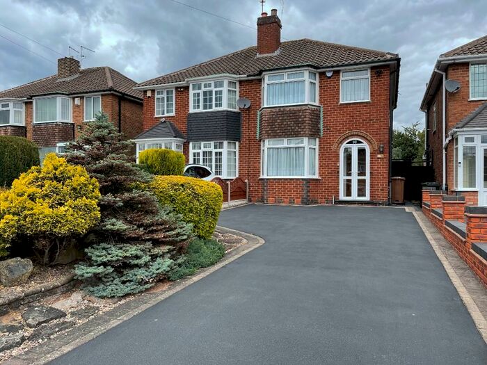 3 Bedroom Semi-Detached House To Rent In Ronald Grove, Solihull, West Midlands, B36