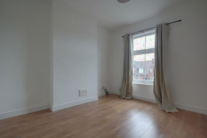 1 Bedroom Flat To Rent In Cinder Bank, Dudley, DY2