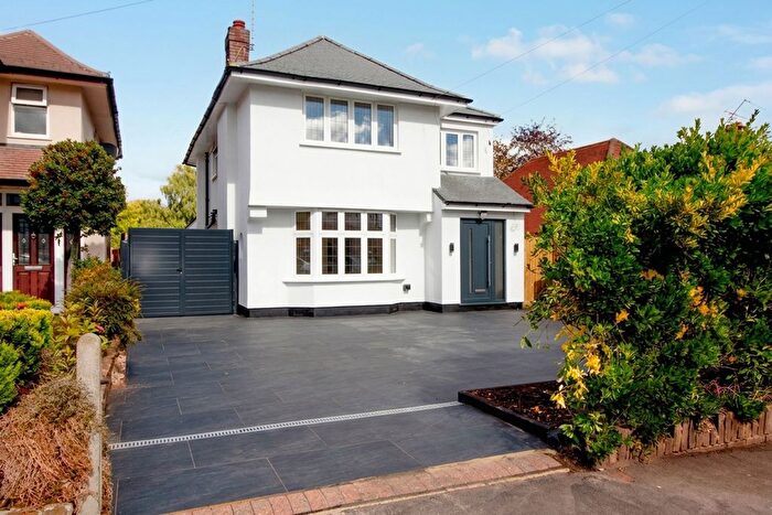 5 Bedroom Detached House For Sale In Oaklands Avenue, Oxhey Hall, Watford ., WD19