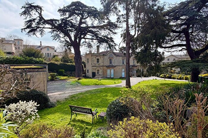 2 Bedroom Flat For Sale In Sydney Road, Bath, BA2