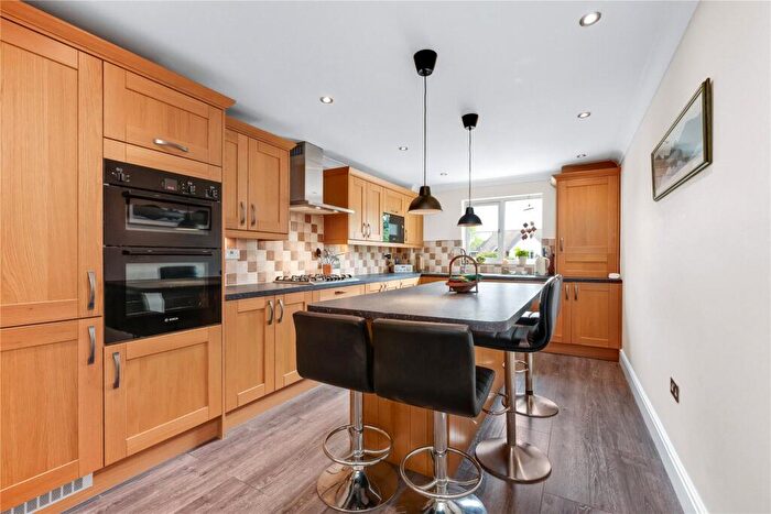 2 Bedroom Flat To Rent In Oakwood Grange, Oatlands Chase, Weybridge, KT13