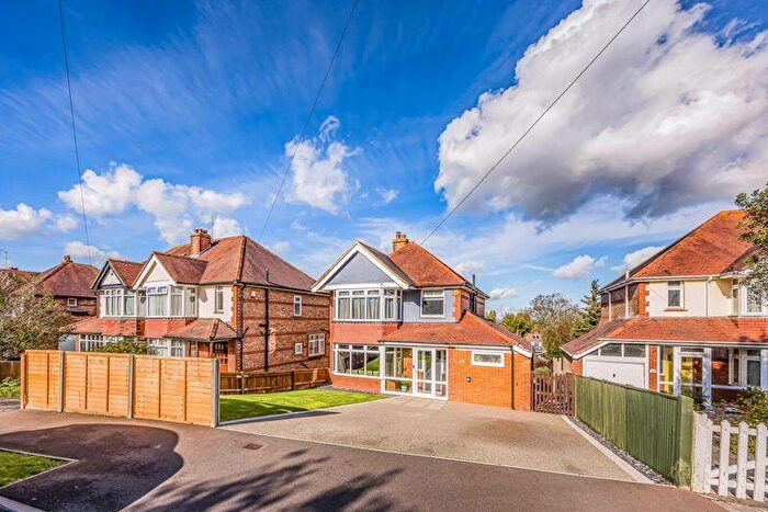 3 Bedroom Detached House For Sale In The Brow, Waterlooville, PO7