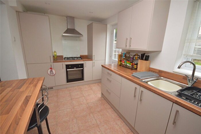 3 Bedroom End Of Terrace House For Sale In Moat Lane, Luton, Bedfordshire, LU3
