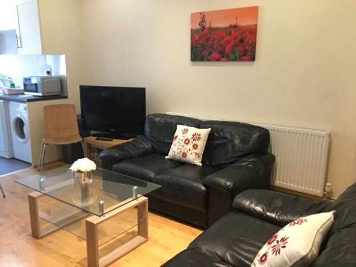 6 Bedroom Detached House To Rent In Dawlish RoadSelly OakBirmingham, B29