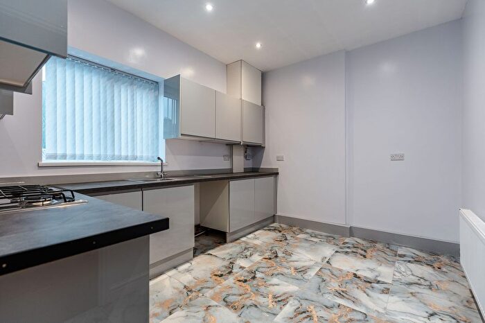 3 Bedroom End Of Terrace House For Sale In Dewsbury Gate Road, Dewsbury, WF13