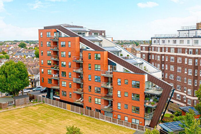 2 Bedroom Flat To Rent In Rectory Grove, Leigh-On-Sea, SS9