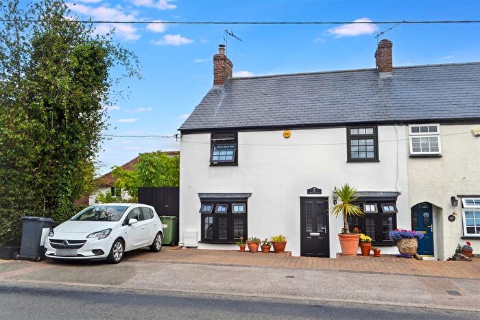 3 Bedroom Semi-Detached House For Sale In Lynch Hill, Kensworth, LU6