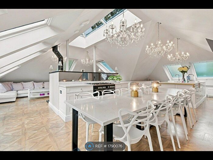 2 Bedroom Detached House To Rent In Elmwood Court, Leeds, LS8