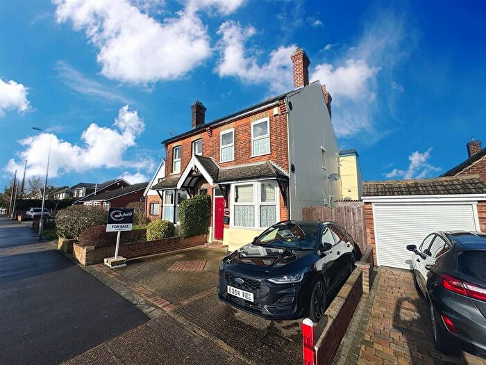 3 Bedroom Semi-Detached House For Sale In Hillcrest Road, Horndon-On-The-Hill, Stanford-Le-Hope, SS17