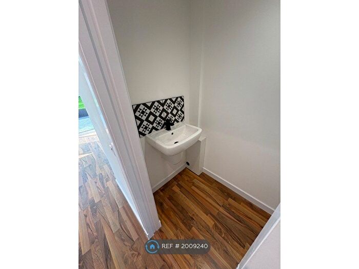 4 Bedroom Terraced House To Rent In Spey Road, Glasgow, G61