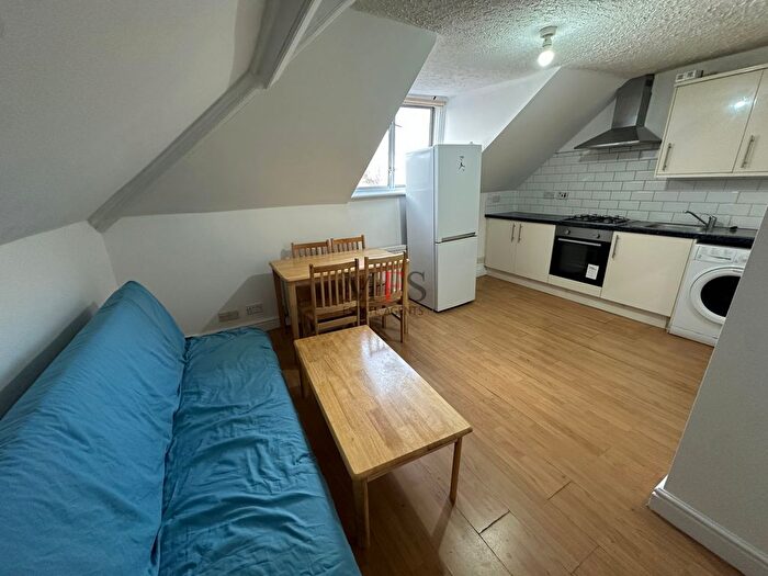 1 Bedroom Flat To Rent In A King Street, Southall, UB2