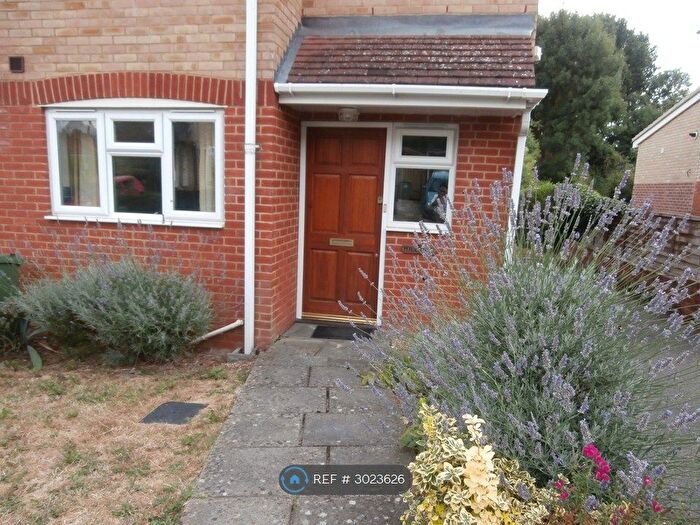 3 Bedroom Semi-Detached House To Rent In Hillrise, Guildford, GU2
