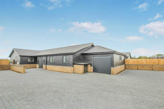 4 Bedroom Detached Bungalow For Sale In Ockendon Road, North Ockendon, Upminster, RM14