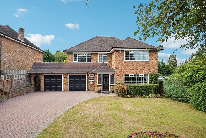 4 Bedroom Detached House For Sale In Tollgate Close, Chorleywood, WD3
