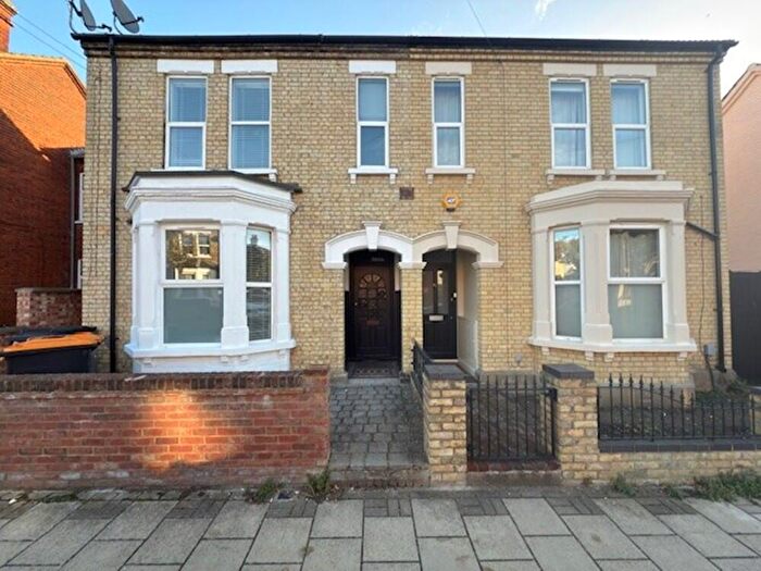 1 Bedroom Apartment To Rent In Flat, Spenser Road, MK40