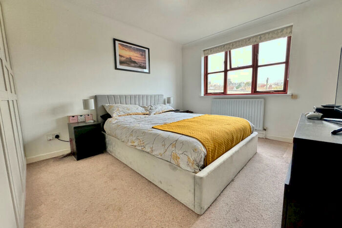 2 Bedroom Flat For Sale In Victoria Avenue, Swanage, BH19