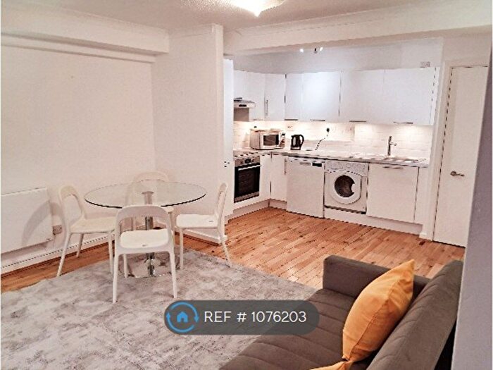 1 Bedroom Flat To Rent In Waterloo Gardens, London, N1