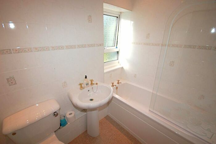 2 Bedroom Flat To Rent In Gladsmuir Road, Hillington, G52