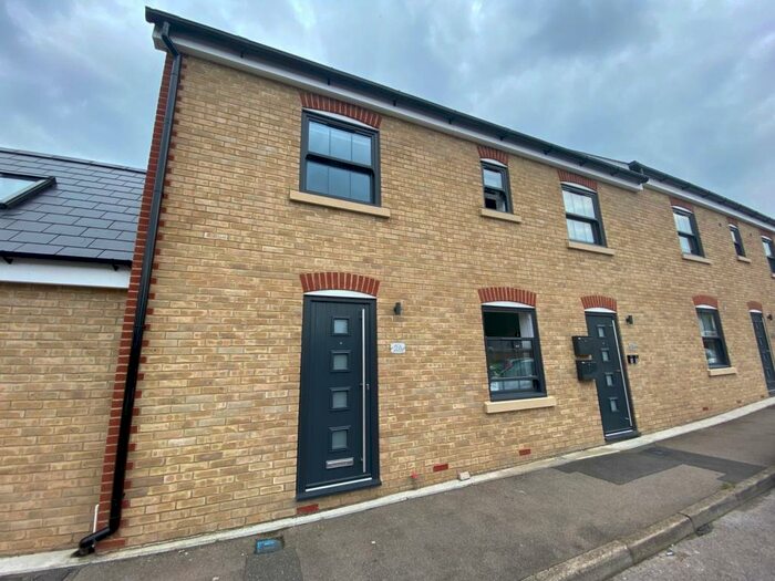 1 Bedroom Apartment To Rent In Lynmouth Avenue, CM2