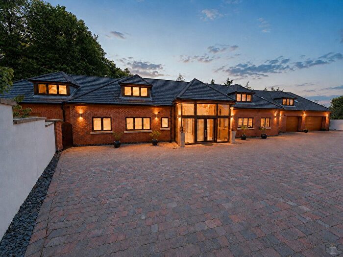 6 Bedroom Detached House For Sale In Stoughton Drive South, Leicester, LE2