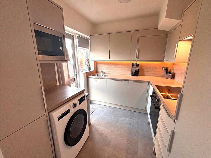 3 Bedroom Terraced House For Sale In Kelly Way, Chadwell Heath, RM6