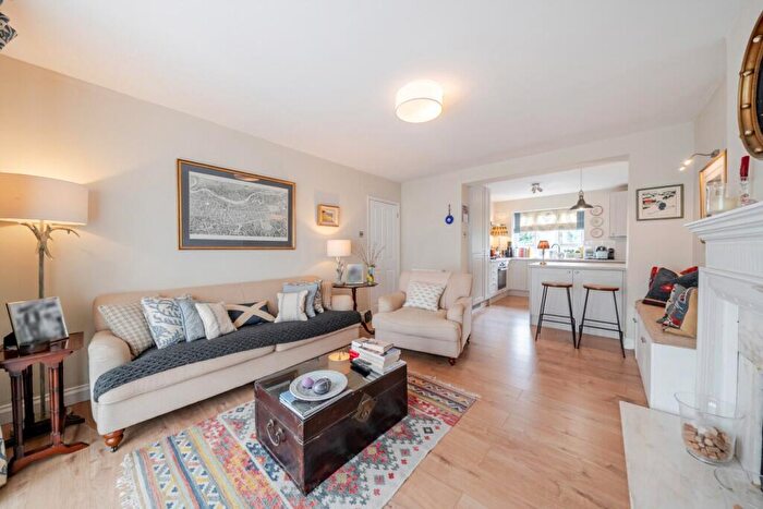 2 Bedroom Flat For Sale In Wycliffe Road, Battersea, London, SW11