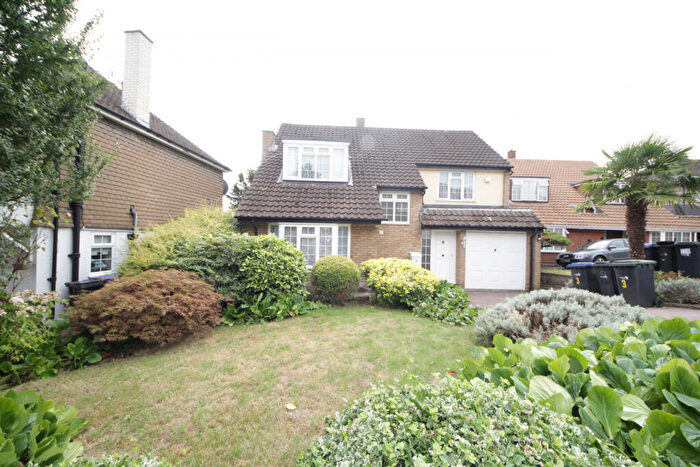4 Bedroom Detached House To Rent In Claremont Road, Hadley Wood, EN4