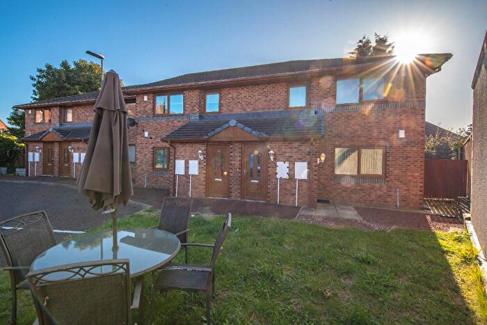 2 Bedroom Flat For Sale In Coach House Court, Gateshead, Tyne And Wear, NE9