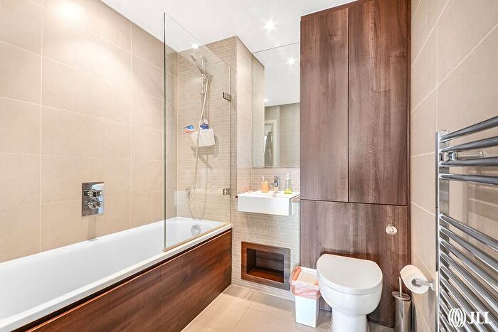 2 Bedroom Apartment To Rent In Woodberry Grove London, N4