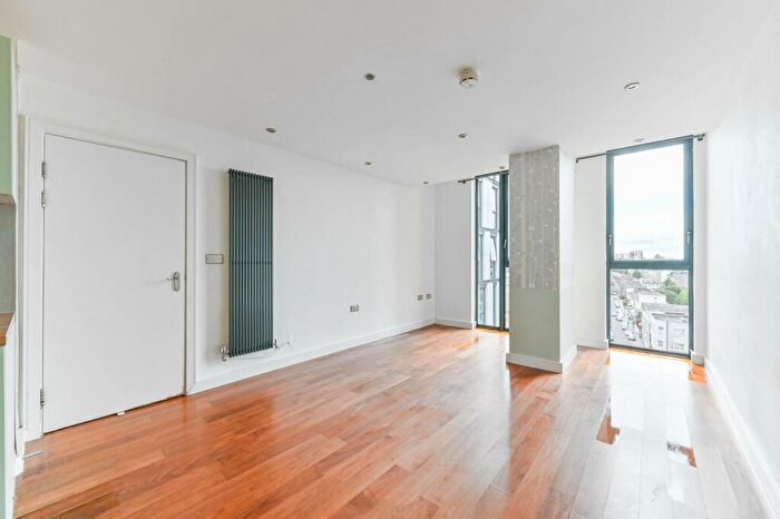 2 Bedroom Flat To Rent In Centrillion Point, Central Croydon, Croydon, CR0